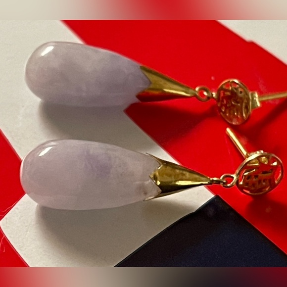 Jewelry - 14k gold genuine natural light green jade lilac